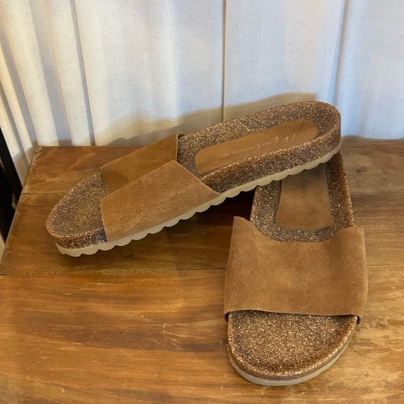 Matisse Brown Sandals with Suede Strap and Textured Footbed - Picture 3 of 6